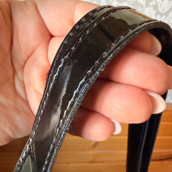 Dr. Marten’s Black Kiev Leather Large Heart Convertible Shoulder Bag Backpack - Picture 7 of 17